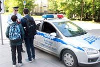 Увеличить и посмотреть фото Госавтоинспекция Западного округа приняла участие в общегородском мероприятии «Снова в школу»