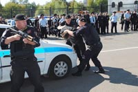 Увеличить и посмотреть фото Начальник УВД по ЗАО поздравил сотрудников патрульно-постовой службы полиции с профессиональным праздником