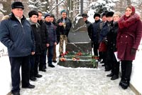 Увеличить и посмотреть фото Митинг у памятника воинам интернационалистам в Парке имени 50-летия Октября