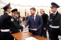 Увеличить и посмотреть фото Представитель Общественного совета при УВД по ЗАО поздравил выпусков колледжа полиции