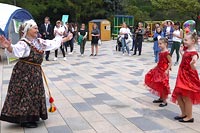 Увеличить и посмотреть фото День города в парке 50-летия Октября