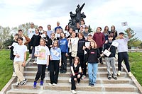 В муниципальном округе Проспект Вернадского для учащихся школы № 324 «Жар-птица» провели выездное военно-патриотическое мероприятие «Вязьма – Хмелита»