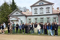 В муниципальном округе Проспект Вернадского для учащихся школы № 1541 была организована выездная экскурсия с посещением музея-заповедника «Абрамцево» и города Сергиев Посад